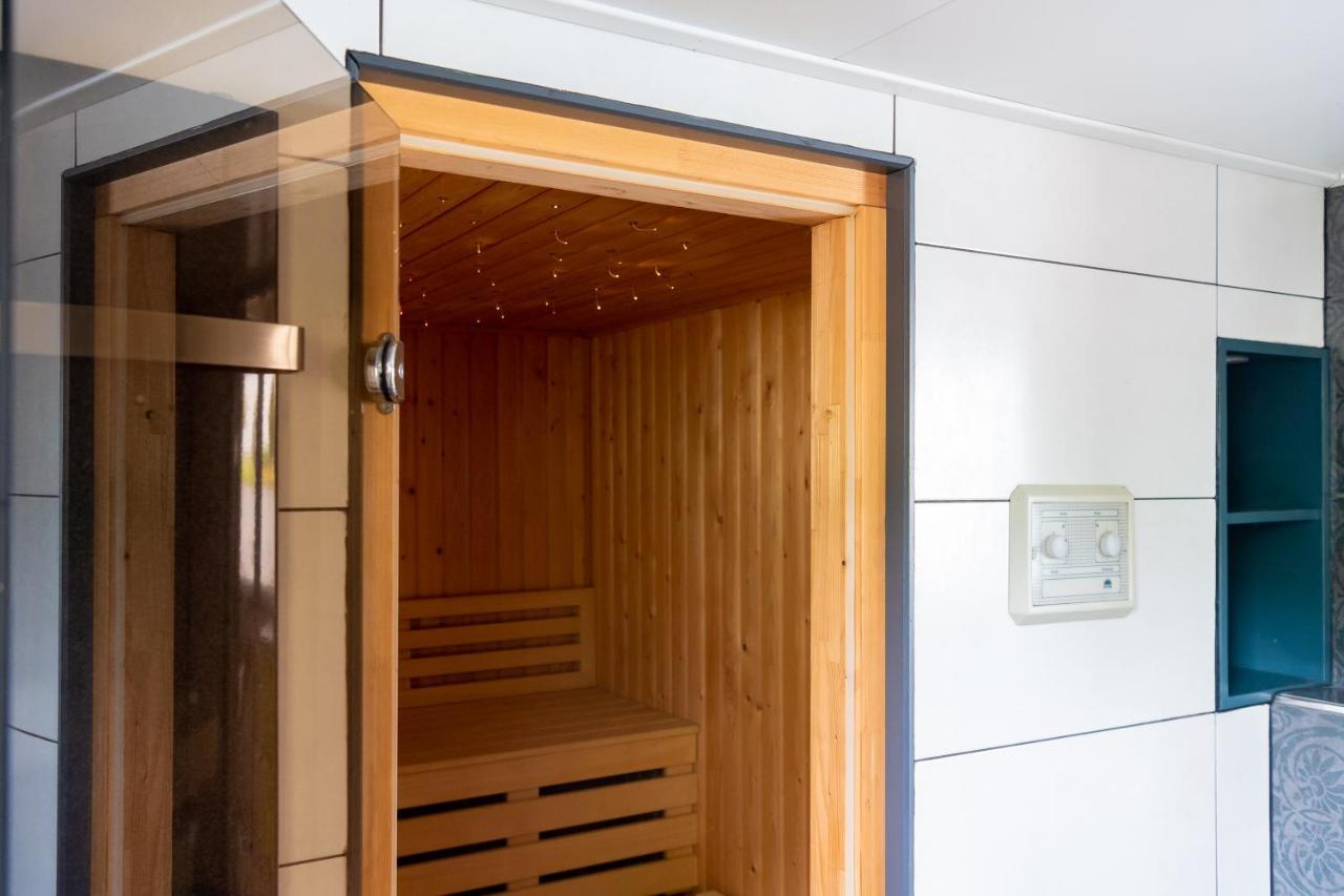 Aangenaam Op De Rijn, Woonboot, Inclusief Prive Sauna Алфен-ан-ден-Рейн Екстер'єр фото