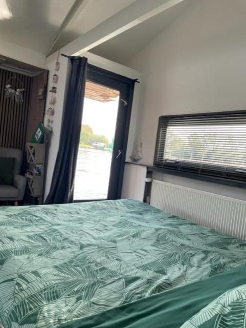 Aangenaam Op De Rijn, Woonboot, Inclusief Prive Sauna Алфен-ан-ден-Рейн Екстер'єр фото