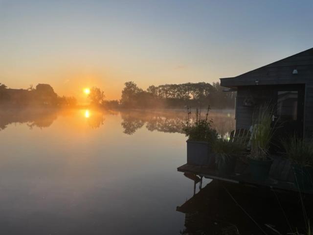 Aangenaam Op De Rijn, Woonboot, Inclusief Prive Sauna Алфен-ан-ден-Рейн Екстер'єр фото